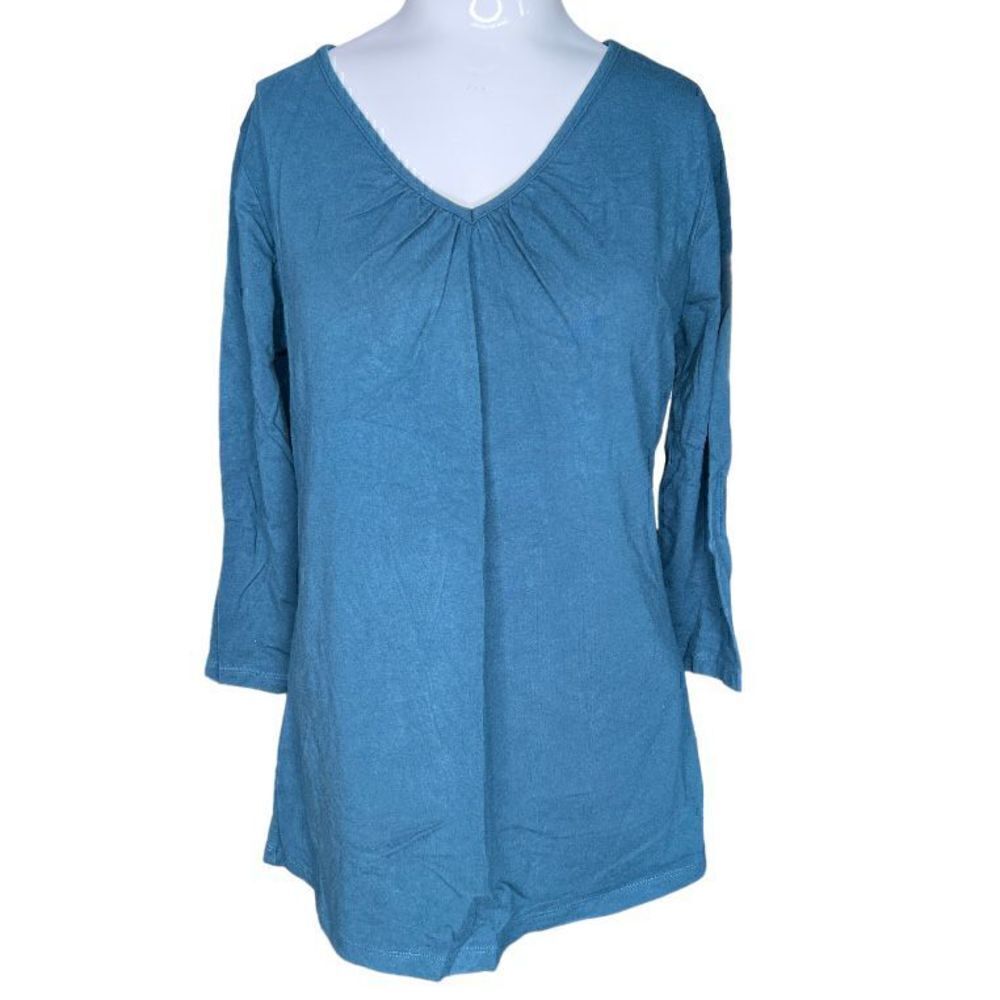 3/$15 or 5/$20 Oh Baby by Motherhood size medium v-neck top